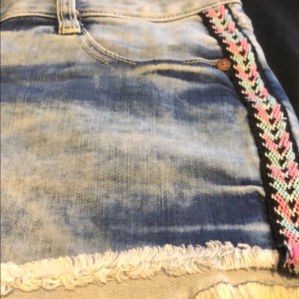 Shorts w/Pattern - Picture 2 of 3